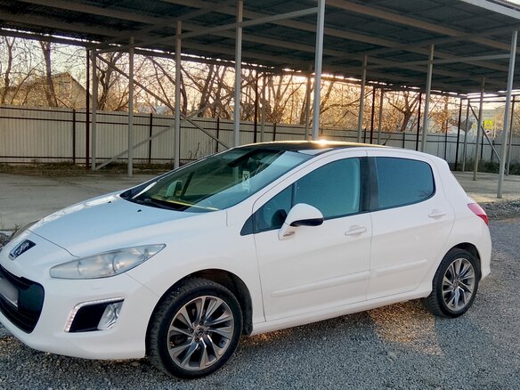 2012 Peugeot 308 I Рестайлинг, белый, 365000 рублей - вид 2