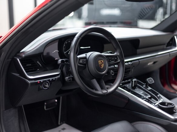2022 Porsche 911 Carrera 4S VIII (992), красный, 11500000 рублей - вид 9