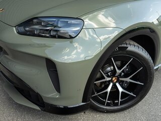 2026 Porsche Cayenne Electric Coupé IV, зелёный, 22330000 рублей, вид 2