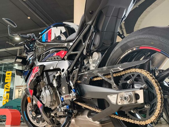 2023 BMW M 1000 R, чёрный, 2230000 рублей - вид 9