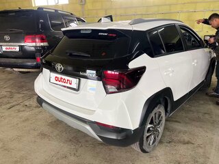 2021 Toyota Yaris L XP150 Рестайлинг, белый, 1150000 рублей, вид 2