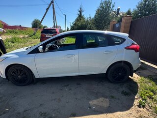 2018 Ford Focus III Рестайлинг, белый, 850000 рублей, вид 3