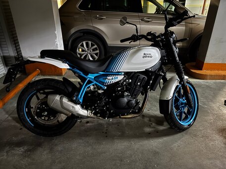 2025 Royal Enfield Guerrilla 450, белый, 540000 рублей, вид 4