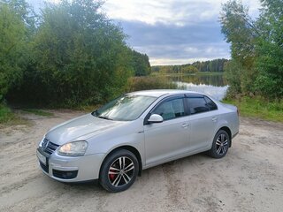 2010 Volkswagen Jetta V, серебристый, 650000 рублей, вид 2