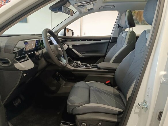 2026 Geely Atlas II, белый, 4119990 рублей - вид 5