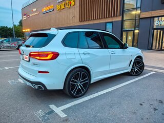 2019 BMW X5 30d IV (G05/G18), белый, 6090000 рублей, вид 3