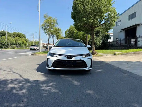 2022 Toyota Corolla XII (E210), белый, 1650000 рублей, вид 4