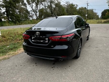 2021 Toyota Camry VIII (XV70) Рестайлинг, чёрный, 2850000 рублей, вид 4