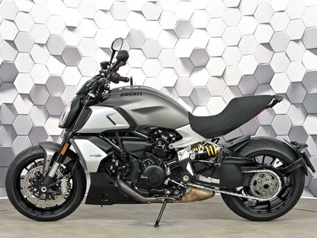 2020 Ducati Diavel 1260, серый, 1525000 рублей, вид 4