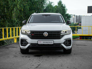 2018 Volkswagen Touareg III, белый, 5590000 рублей, вид 2