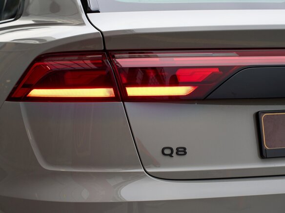 2025 Audi Q8 55 TFSI I (4M) Рестайлинг, серый, 13250000 рублей - вид 10