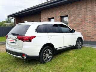 2017 Mitsubishi Outlander III Рестайлинг 2, белый, 2000000 рублей, вид 4