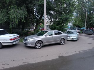 2012 Skoda Octavia II (A5) Рестайлинг, серый, 820000 рублей, вид 2