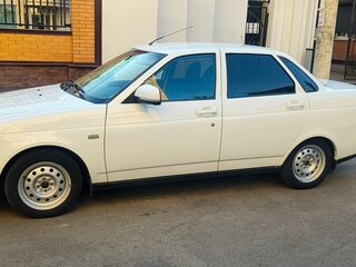 2015 Lada (ВАЗ) Priora I Рестайлинг, белый, 630000 рублей, вид 2