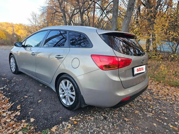 2016 Kia Ceed II Рестайлинг, серебристый, 920000 рублей - вид 2