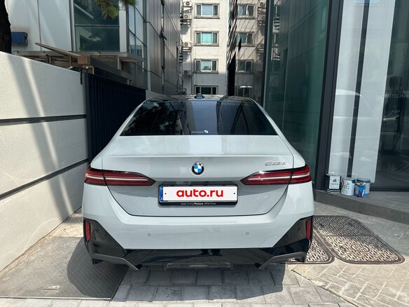 2026 BMW 5 серии 523d VIII (G60/G61/G68), серебристый - вид 5