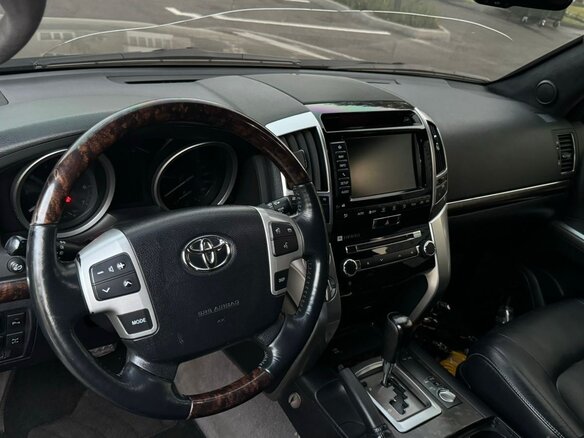 2013 Toyota Land Cruiser 200 Series Рестайлинг 1, чёрный, 4000000 рублей - вид 9