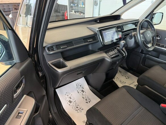2016 Honda Stepwgn V, чёрный - вид 12
