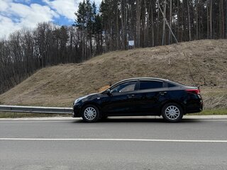 2018 Kia Rio IV, чёрный, 799999 рублей, вид 4