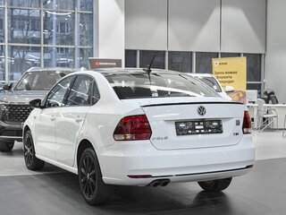 2018 Volkswagen Polo V Рестайлинг, белый, 1049000 рублей, вид 4