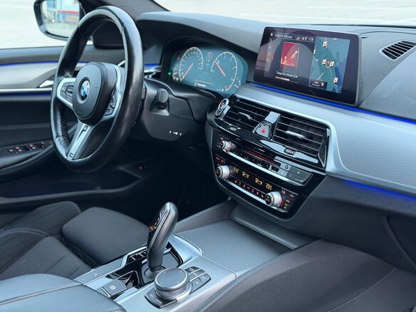 2019 BMW 5 серии 520d xDrive VII (G30/G31/G38), серый, 3597000 рублей - вид 30