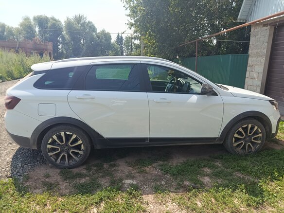 2024 Lada (ВАЗ) Vesta SW Cross I Рестайлинг (NG), белый, 1750000 рублей - вид 1