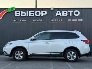 2018 Mitsubishi Outlander III Рестайлинг 3, белый, 1590000 рублей, вид 4
