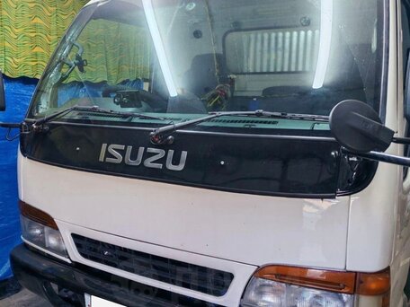 1999 Isuzu Elf (N-series), белый, 2200000 рублей, вид 1