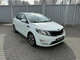 2015 Kia Rio 6-speed III, белый, 1125000 рублей, вид 3