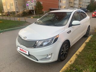 2014 Kia Rio 6-speed III, белый, 860000 рублей, вид 3
