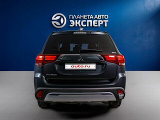 2022 Mitsubishi Outlander III Рестайлинг 3, серый, 2740000 рублей, вид 5