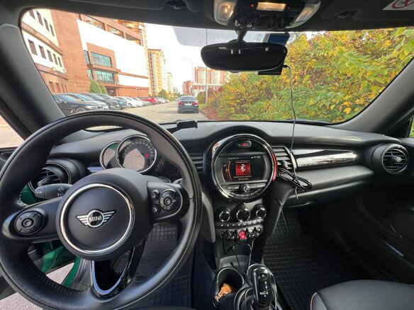 2021 Mini Hatch Cooper III (F55/F56) Рестайлинг, белый, 2500000 рублей - вид 23