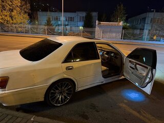 2000 Toyota Crown XI (S170), белый, 599000 рублей, вид 4