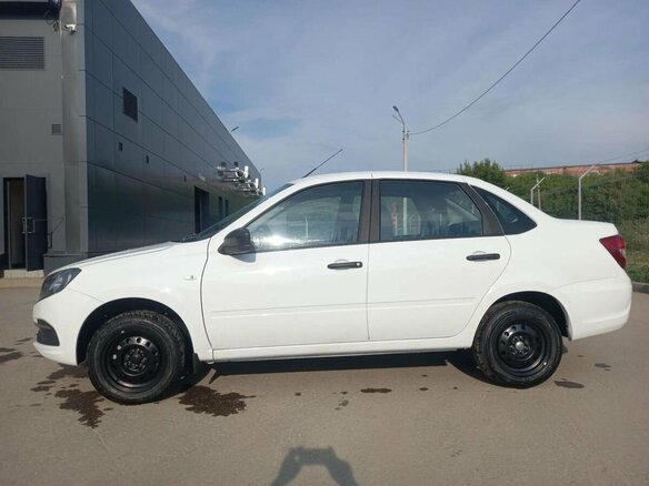 2026 Lada (ВАЗ) Granta I Рестайлинг, белый, 850000 рублей - вид 4