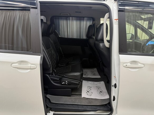 2015 Toyota Voxy III (R80), белый, 1699000 рублей - вид 20