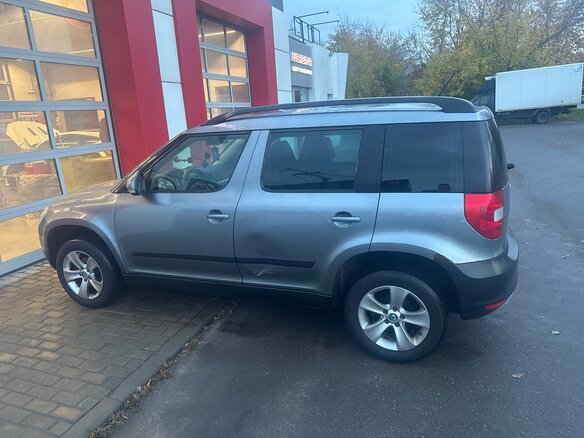 2011 Skoda Yeti I, серый, 690000 рублей - вид 11