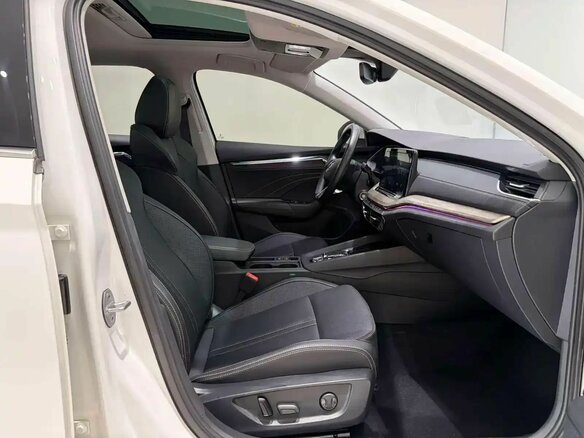 2023 Skoda Octavia IV (A8), белый, 2210000 рублей - вид 8
