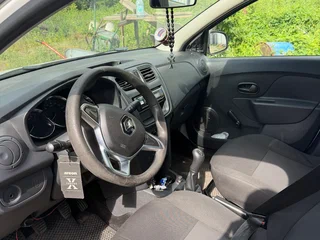 2018 Renault Logan II Рестайлинг, белый, 239999 рублей, вид 5