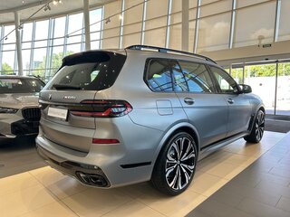 2026 BMW X7 M60i I (G07) Рестайлинг, серый, 23300000 рублей, вид 5