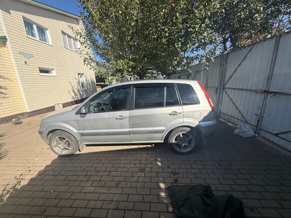 2008 Ford Fusion I Рестайлинг, серебристый, 350000 рублей - вид 3