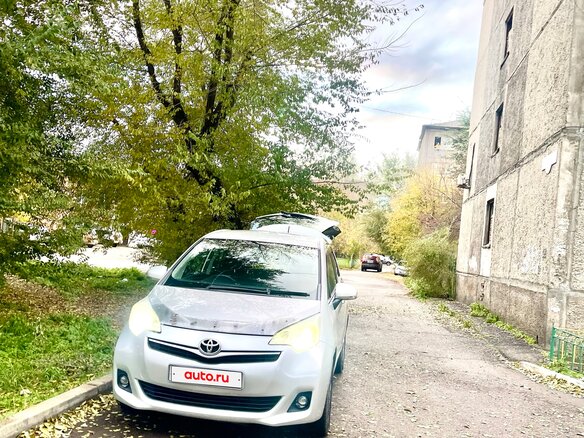 2012 Toyota Ractis II, серый - вид 1