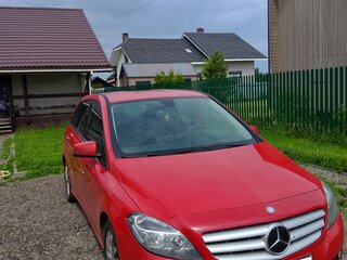 2014 Mercedes-Benz B-Класс 180 II (W246), красный, 950000 рублей, вид 2