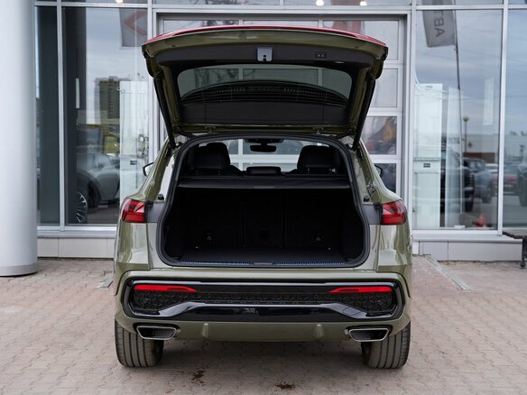 2026 Audi Q5 L III (GU), зелёный, 6399900 рублей - вид 4
