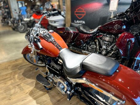 2024 Harley-Davidson Fat Boy, красный, 3400000 рублей, вид 2
