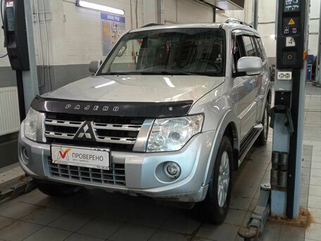 2013 Mitsubishi Pajero IV Рестайлинг 1, серый, 1720000 рублей, вид 1