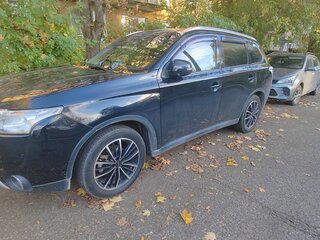 2014 Mitsubishi Outlander III Рестайлинг, чёрный, 1900000 рублей, вид 1