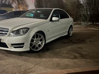 2012 Mercedes-Benz C-Класс 300 III (W204) Рестайлинг, белый, 2200000 рублей, вид 1