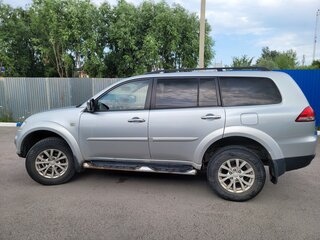 2015 Mitsubishi Pajero Sport II Рестайлинг, серебристый, 1900000 рублей, вид 4