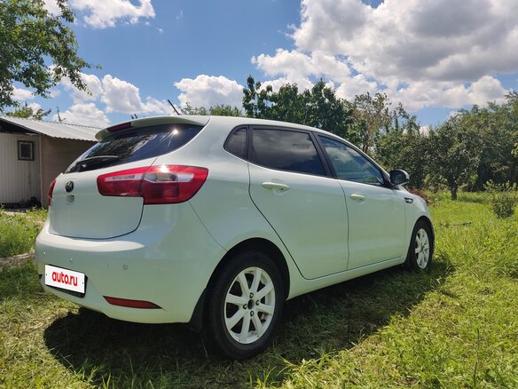 2014 Kia Rio 4-speed III, белый, 910000 рублей - вид 6