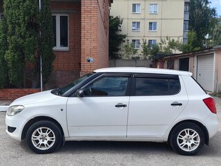 2013 Skoda Fabia II Рестайлинг, белый, 380000 рублей, вид 4